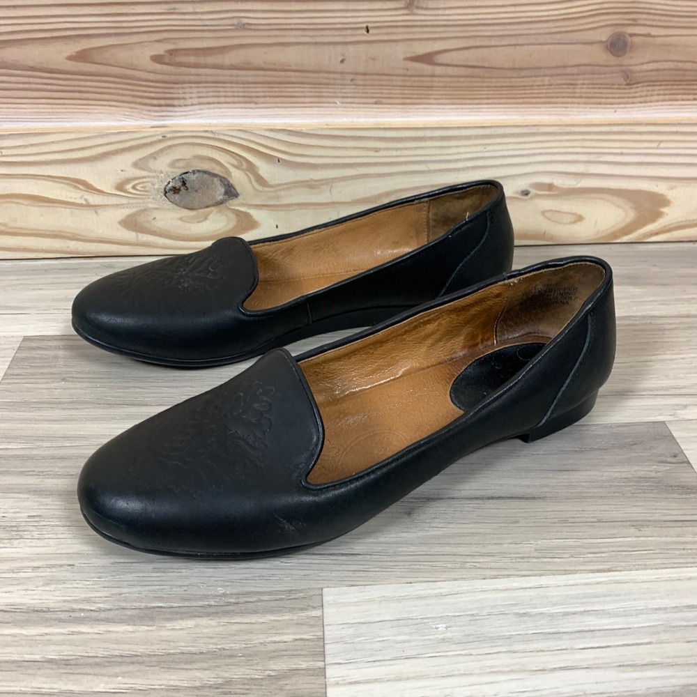 Kravings Loafers Women 9 Black Leather Embossed Crest Slip On Flat Shoe Classic